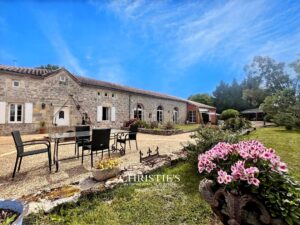 Haut-Agenais – A characterful property with spacious rooms and plenty of potential