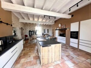 Haut-Agenais – A characterful property with spacious rooms and plenty of potential