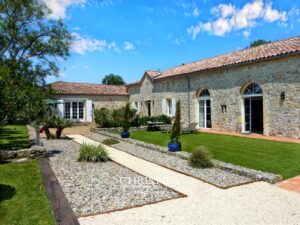 Haut-Agenais – A characterful property with spacious rooms and plenty of potential