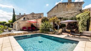 Character estate dating from the 18th century in the heart of Saint-Estèphe
