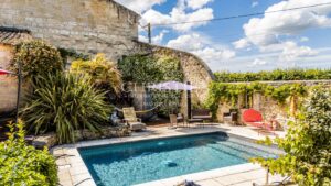 Character estate dating from the 18th century in the heart of Saint-Estèphe