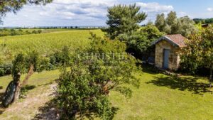 Character estate dating from the 18th century in the heart of Saint-Estèphe