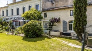 Character estate dating from the 18th century in the heart of Saint-Estèphe