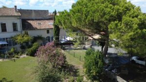 Character estate dating from the 18th century in the heart of Saint-Estèphe