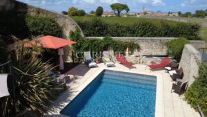 Character estate dating from the 18th century in the heart of Saint-Estèphe