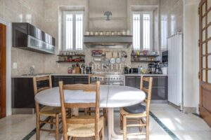 Hôtel Particulier d’Exception à Rochefort, face à la Corderie Royale