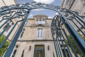 Hôtel Particulier d’Exception à Rochefort, face à la Corderie Royale