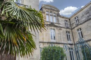 Hôtel Particulier d’Exception à Rochefort, face à la Corderie Royale