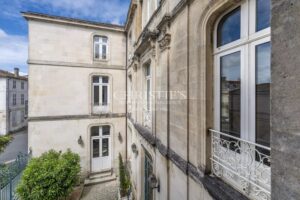 Hôtel Particulier d’Exception à Rochefort, face à la Corderie Royale