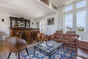 Hôtel Particulier d’Exception à Rochefort, face à la Corderie Royale