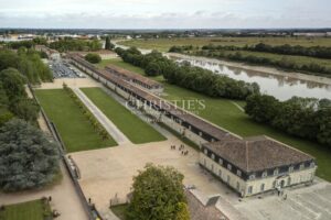 Hôtel Particulier d’Exception à Rochefort, face à la Corderie Royale