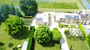 Domaine de charme avec chalet et trois gîtes. Secteur nord gironde