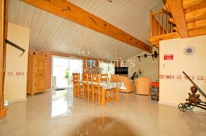 Domaine de charme avec chalet et trois gîtes. Secteur nord gironde