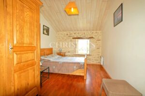 Domaine de charme avec chalet et trois gîtes. Secteur nord gironde