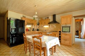 Domaine de charme avec chalet et trois gîtes. Secteur nord gironde