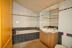 Domaine de charme avec chalet et trois gîtes. Secteur nord gironde