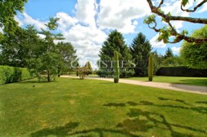 Domaine de charme avec chalet et trois gîtes. Secteur nord gironde