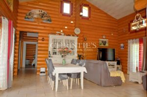 Domaine de charme avec chalet et trois gîtes. Secteur nord gironde