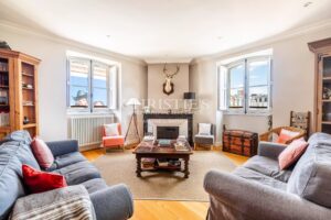EXCLUSIVE / Bordeaux City Centre: renovated flat