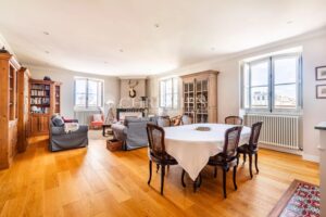EXCLUSIVE / Bordeaux City Centre: renovated flat