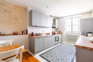 EXCLUSIVE / Bordeaux City Centre: renovated flat