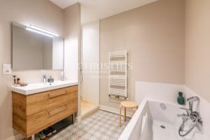 EXCLUSIVE / Bordeaux City Centre: renovated flat