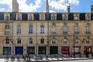 EXCLUSIVE / Bordeaux City Centre: renovated flat