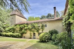 Magnificent 18th century property in Charente