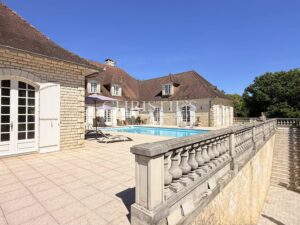 Une chartreuse d’exception aux allures de château, au cœur du Périgord Vert