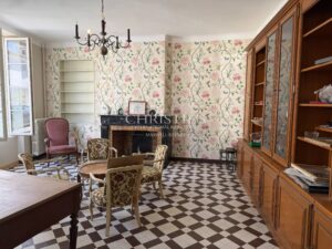 Bâtisse historique à rénover en coeur de village