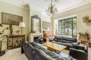 BORDEAUX / Saint-Genès : hôtel particulier avec garage, piscine et jardin