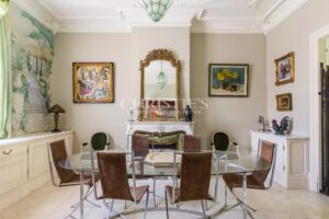 BORDEAUX / Saint-Genès : hôtel particulier avec garage, piscine et jardin