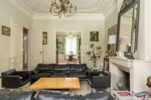 BORDEAUX / Saint-Genès : hôtel particulier avec garage, piscine et jardin