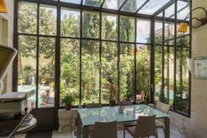 BORDEAUX / Saint-Genès : hôtel particulier avec garage, piscine et jardin