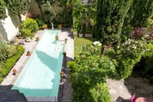 BORDEAUX / Saint-Genès : hôtel particulier avec garage, piscine et jardin