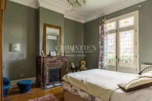 BORDEAUX / Saint-Genès : hôtel particulier avec garage, piscine et jardin