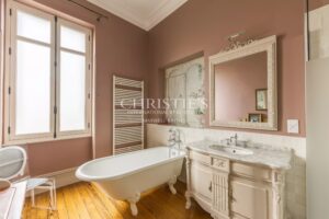 BORDEAUX / Saint-Genès : hôtel particulier avec garage, piscine et jardin