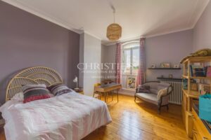 BORDEAUX / Saint-Genès : hôtel particulier avec garage, piscine et jardin