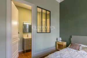 BORDEAUX / Saint-Genès : hôtel particulier avec garage, piscine et jardin