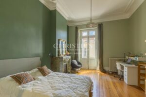 BORDEAUX / Saint-Genès : hôtel particulier avec garage, piscine et jardin