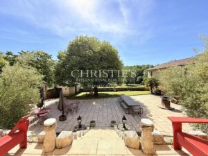 A rare 40-hectare lifestyle estate in the Dordogne, where refined living, hospitality and an equestrian way of life come together seamlessly.