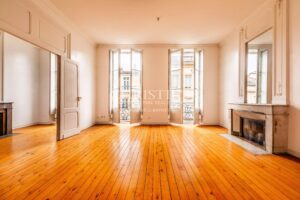 BORDEAUX TRIANGLE D'OR : Appartement avec BALCONS
