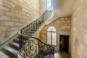 BORDEAUX GOLDEN TRIANGLE: Flat with BALCONIES