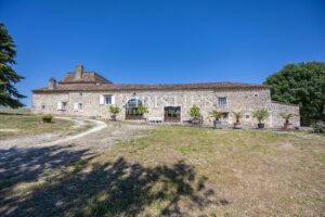 Historic Winemaker's Château Estate with Guest Cottages and 64 Hectares of Varied Grounds.