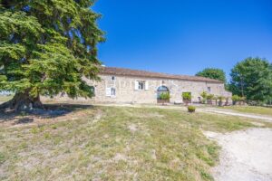 Historic Winemaker's Château Estate with Guest Cottages and 64 Hectares of Varied Grounds.