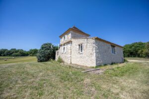 Historic Winemaker's Château Estate with Guest Cottages and 64 Hectares of Varied Grounds.