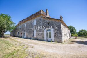 Château historique de vigneron avec cottages pour invités et 64 hectares de terrains variés