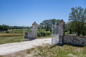 Château historique de vigneron avec cottages pour invités et 64 hectares de terrains variés