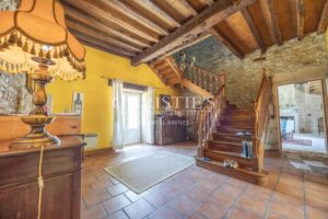 Château historique de vigneron avec cottages pour invités et 64 hectares de terrains variés