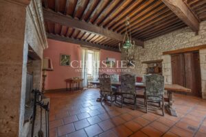 Château historique de vigneron avec cottages pour invités et 64 hectares de terrains variés